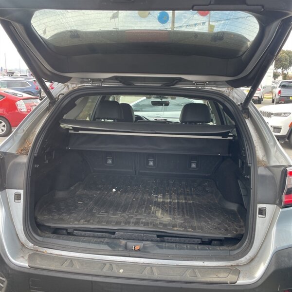 2021 Subaru Outback Limited XT   - Photo 11 - Sherman Oaks, CA 91423