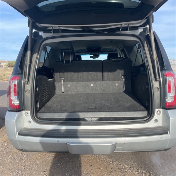 2019 GMC Yukon XL SLE   - Photo 8 - Sherman Oaks, CA 91423