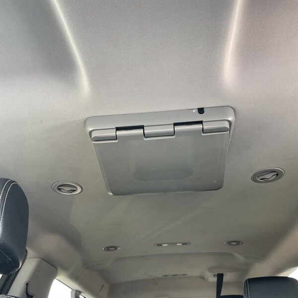 2019 GMC Yukon XL SLE   - Photo 18 - Sherman Oaks, CA 91423