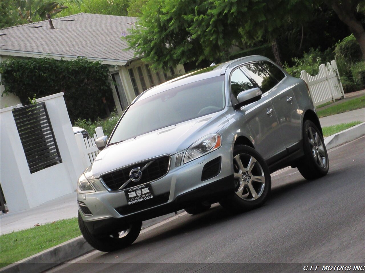 2013 Volvo XC60 3.2   - Photo 1 - Sherman Oaks, CA 91423