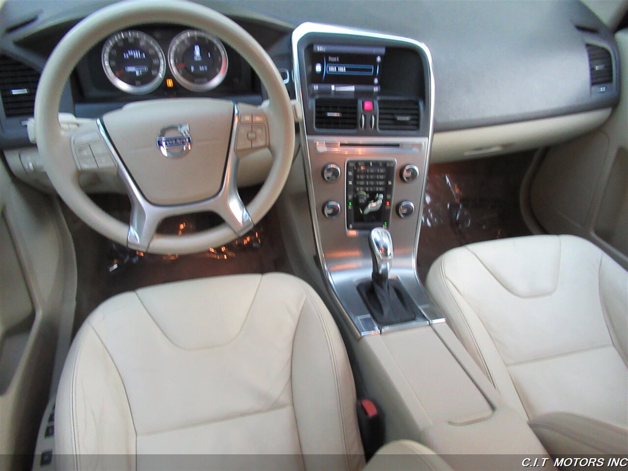 2013 Volvo XC60 3.2   - Photo 25 - Sherman Oaks, CA 91423