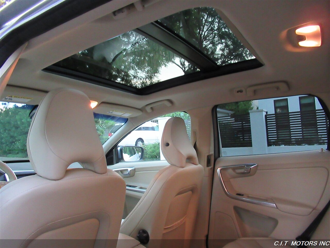 2013 Volvo XC60 3.2   - Photo 23 - Sherman Oaks, CA 91423