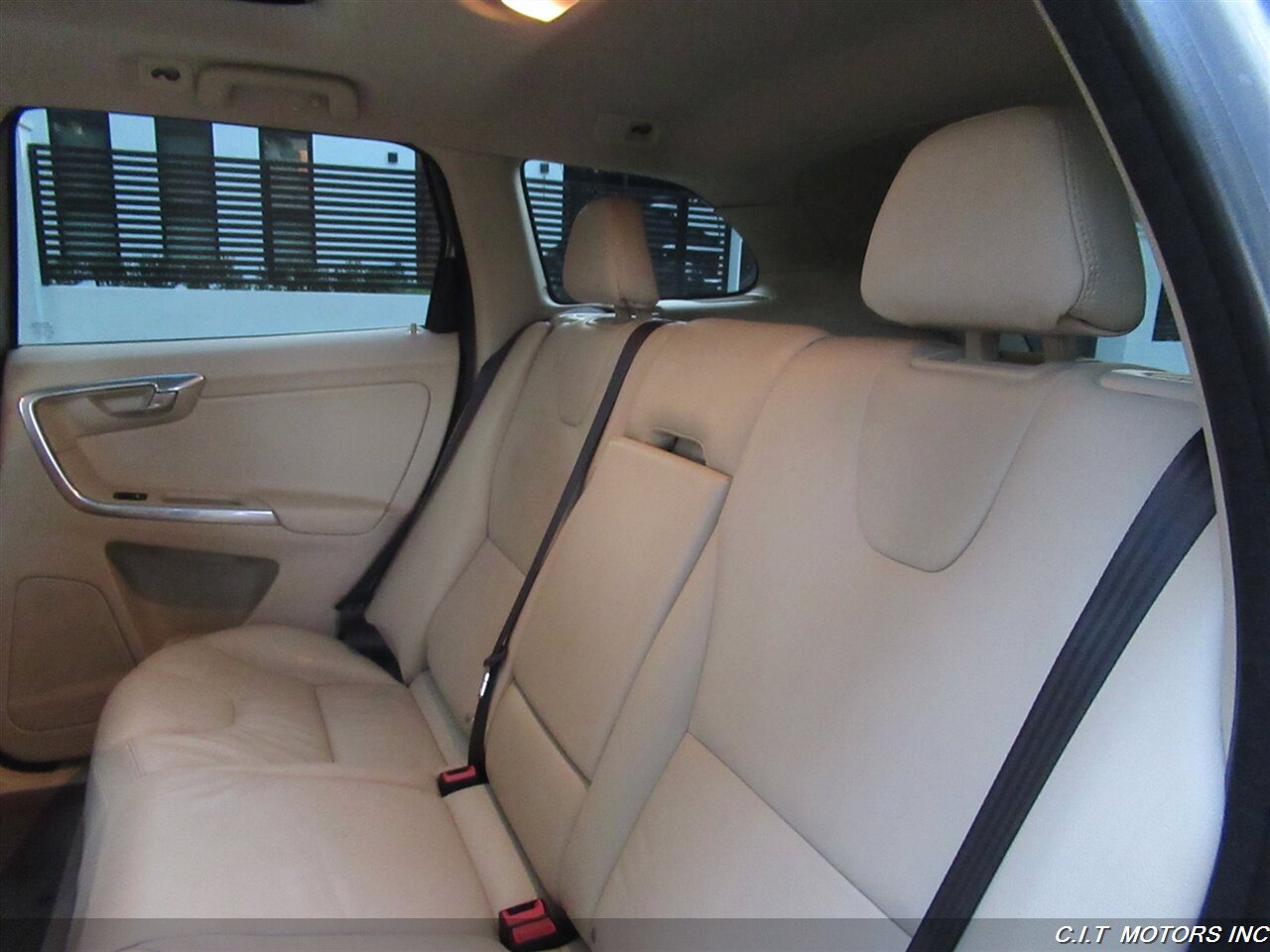 2013 Volvo XC60 3.2   - Photo 24 - Sherman Oaks, CA 91423