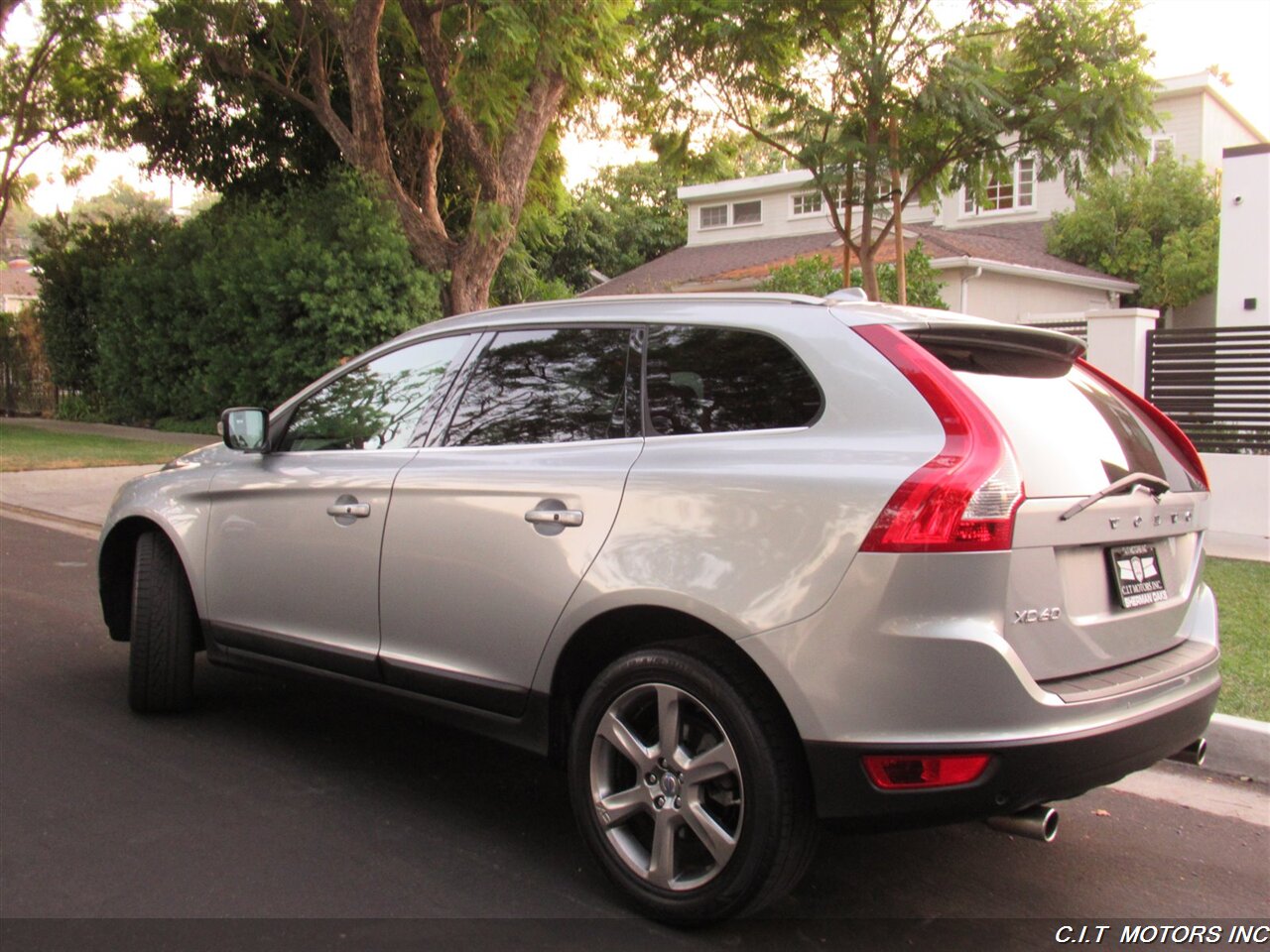 2013 Volvo XC60 3.2   - Photo 7 - Sherman Oaks, CA 91423