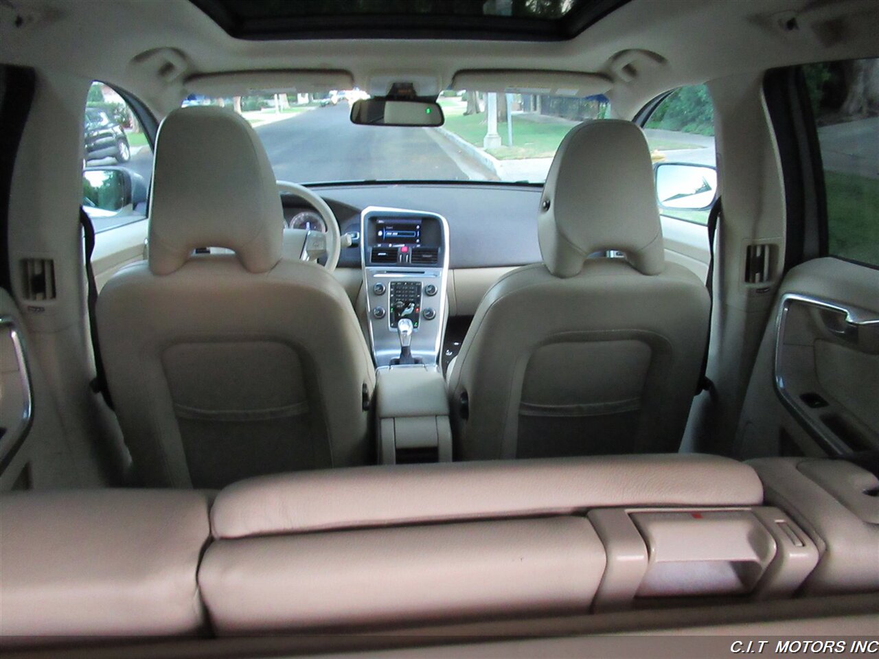 2013 Volvo XC60 3.2   - Photo 27 - Sherman Oaks, CA 91423