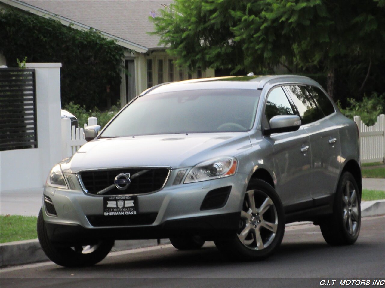 2013 Volvo XC60 3.2   - Photo 4 - Sherman Oaks, CA 91423