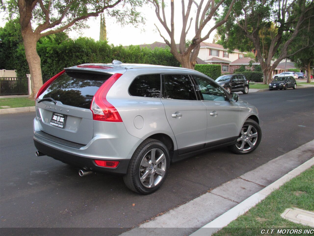 2013 Volvo XC60 3.2   - Photo 5 - Sherman Oaks, CA 91423