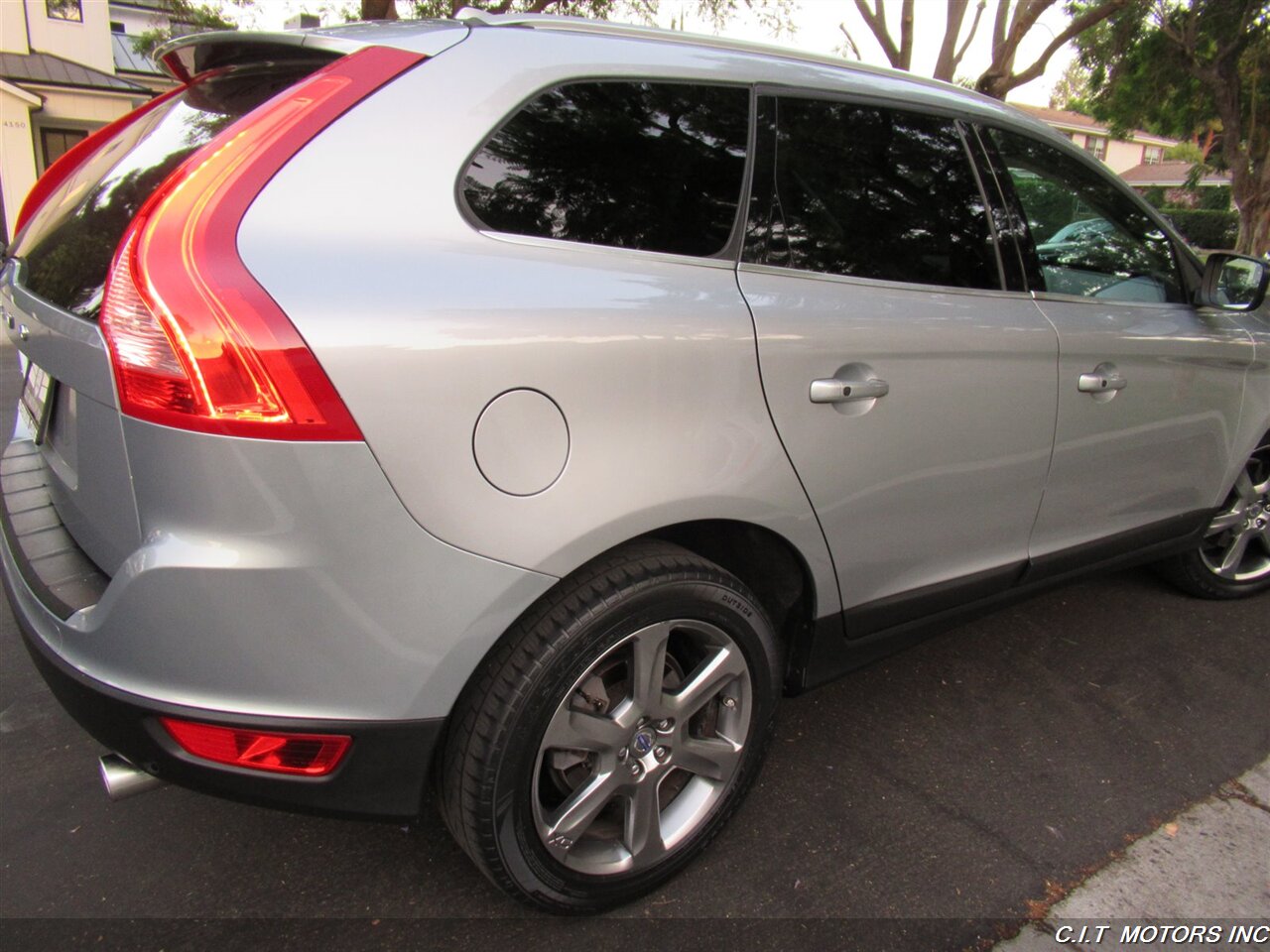 2013 Volvo XC60 3.2   - Photo 35 - Sherman Oaks, CA 91423