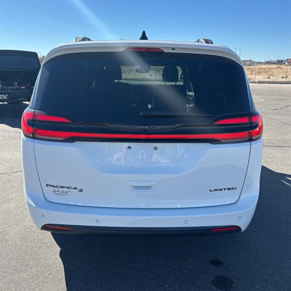 2024 Chrysler Pacifica Limited   - Photo 13 - Sherman Oaks, CA 91423