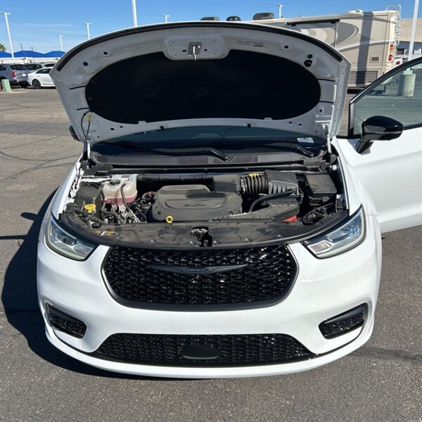 2024 Chrysler Pacifica Limited   - Photo 8 - Sherman Oaks, CA 91423