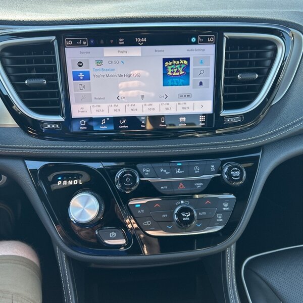 2024 Chrysler Pacifica Limited   - Photo 22 - Sherman Oaks, CA 91423