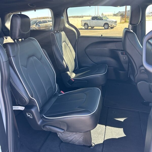 2024 Chrysler Pacifica Limited   - Photo 17 - Sherman Oaks, CA 91423
