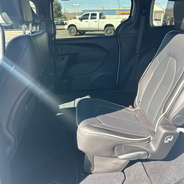 2024 Chrysler Pacifica Limited   - Photo 14 - Sherman Oaks, CA 91423