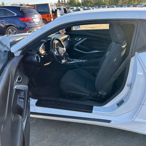 2020 Chevrolet Camaro LS   - Photo 16 - Sherman Oaks, CA 91423