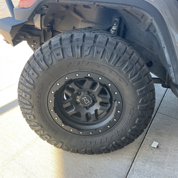 2020 Jeep Wrangler Unlimited Sahara   - Photo 15 - Sherman Oaks, CA 91423