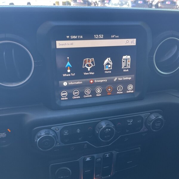 2020 Jeep Wrangler Unlimited Sahara   - Photo 22 - Sherman Oaks, CA 91423