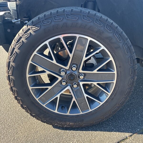 2024 Jeep Wrangler High Altitude 4xe   - Photo 16 - Sherman Oaks, CA 91423