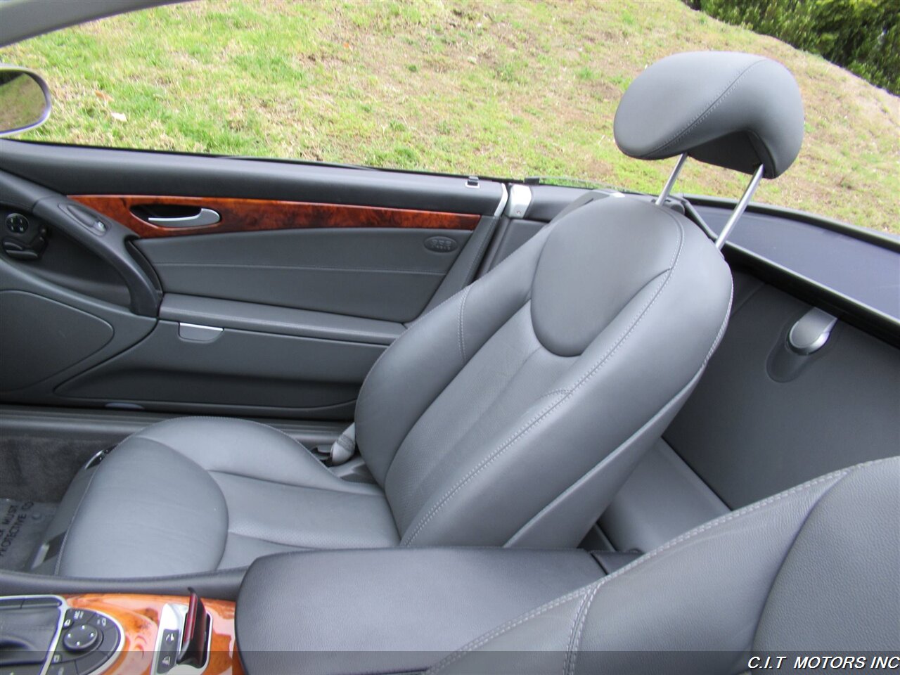 2005 Mercedes-Benz SL 500   - Photo 14 - Sherman Oaks, CA 91423