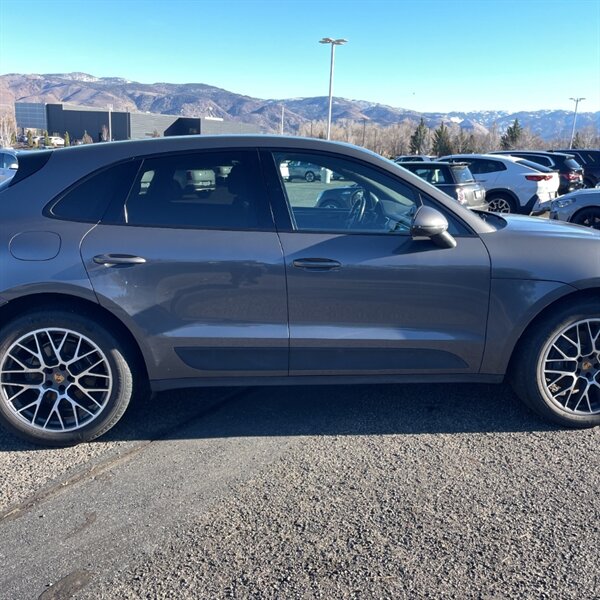 2018 Porsche Macan   - Photo 11 - Sherman Oaks, CA 91423