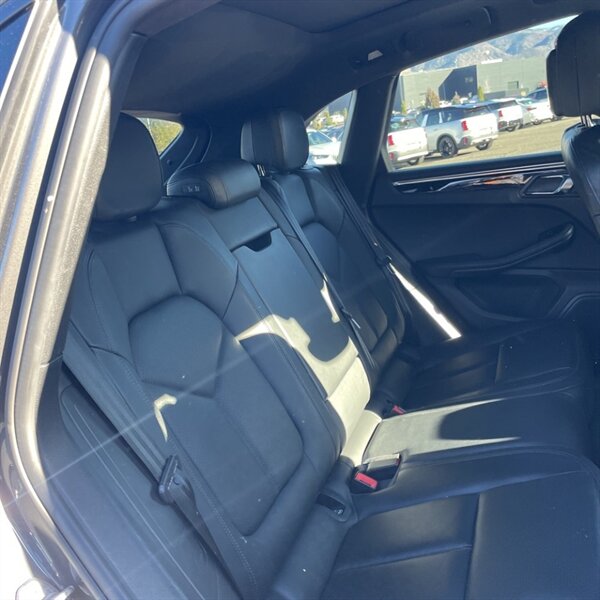 2018 Porsche Macan   - Photo 20 - Sherman Oaks, CA 91423