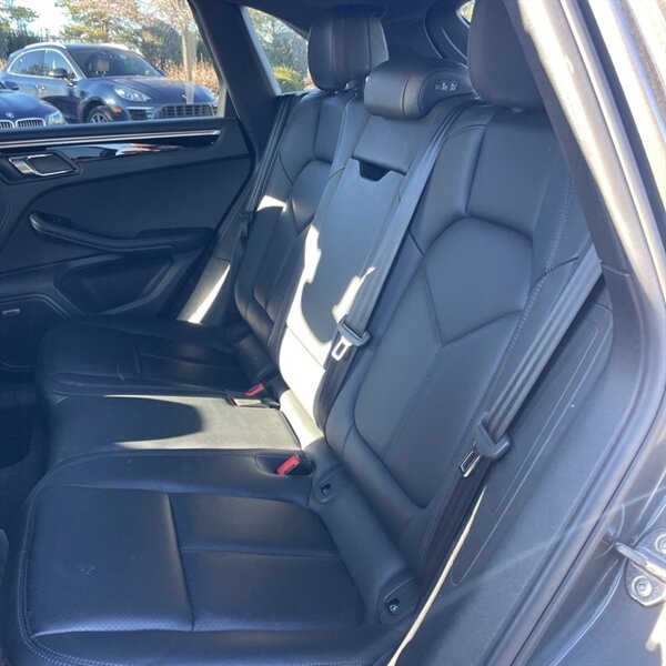 2018 Porsche Macan   - Photo 21 - Sherman Oaks, CA 91423