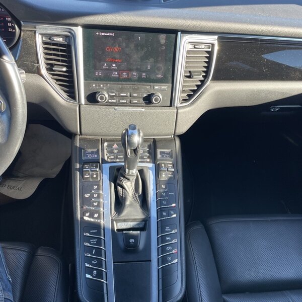 2018 Porsche Macan   - Photo 23 - Sherman Oaks, CA 91423