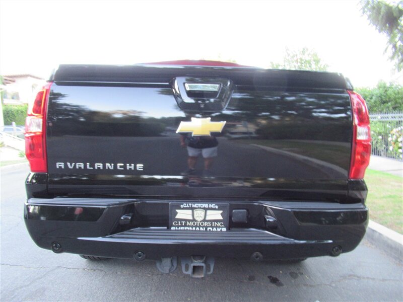 2013 Chevrolet Avalanche LS Black Diamond   - Photo 37 - Sherman Oaks, CA 91423