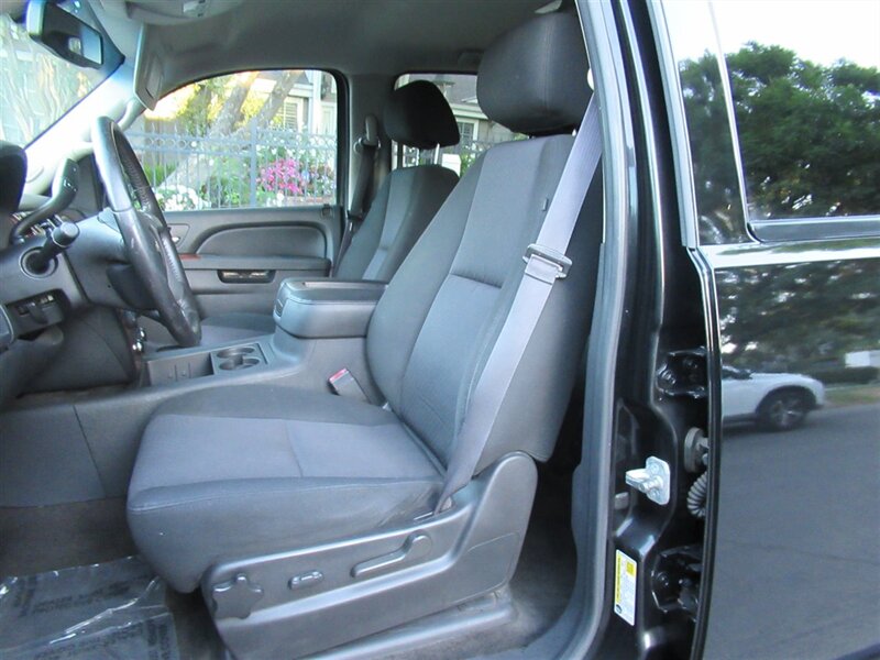 2013 Chevrolet Avalanche LS Black Diamond   - Photo 18 - Sherman Oaks, CA 91423