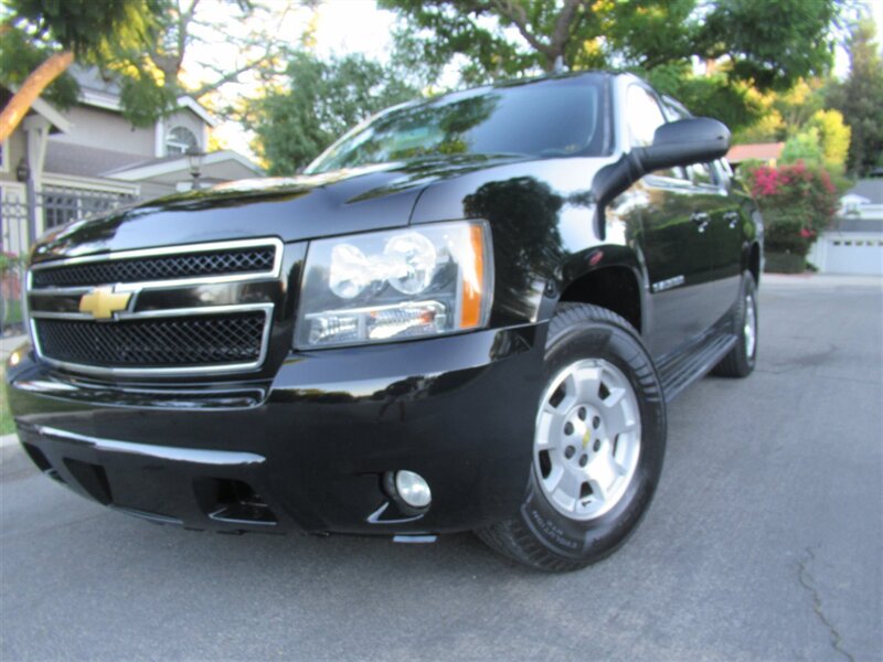 2013 Chevrolet Avalanche LS Black Diamond   - Photo 14 - Sherman Oaks, CA 91423