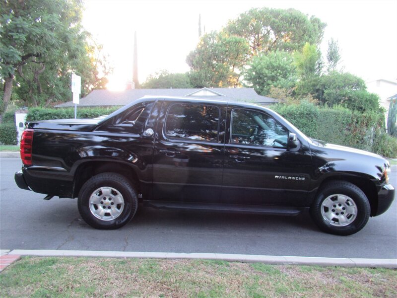 2013 Chevrolet Avalanche LS Black Diamond   - Photo 9 - Sherman Oaks, CA 91423