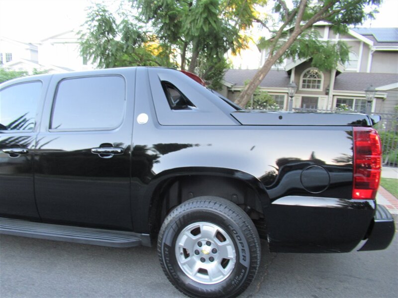 2013 Chevrolet Avalanche LS Black Diamond   - Photo 39 - Sherman Oaks, CA 91423
