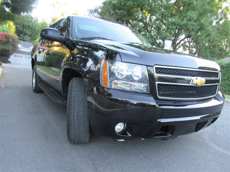 2013 Chevrolet Avalanche LS Black Diamond   - Photo 17 - Sherman Oaks, CA 91423