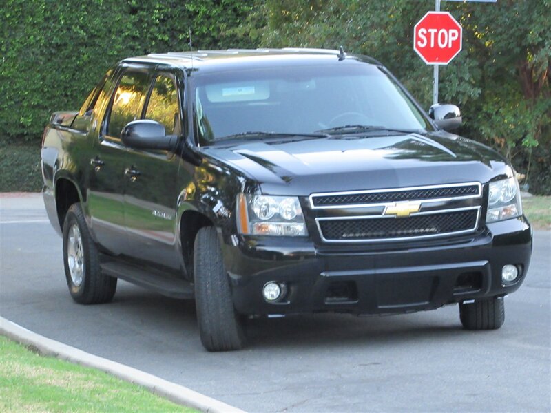 2013 Chevrolet Avalanche LS Black Diamond   - Photo 2 - Sherman Oaks, CA 91423