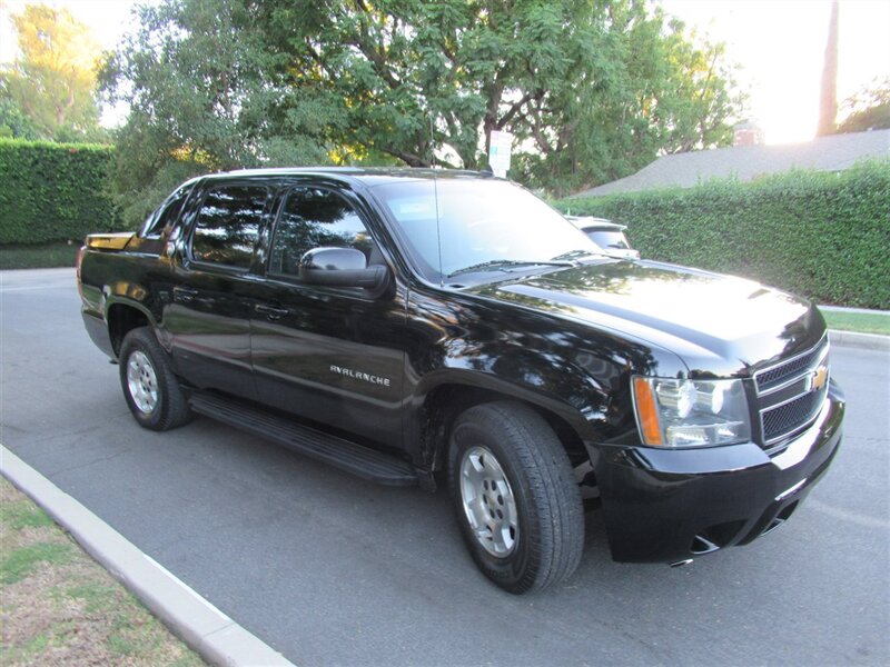 2013 Chevrolet Avalanche LS Black Diamond   - Photo 10 - Sherman Oaks, CA 91423