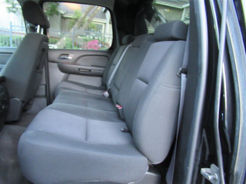 2013 Chevrolet Avalanche LS Black Diamond   - Photo 27 - Sherman Oaks, CA 91423
