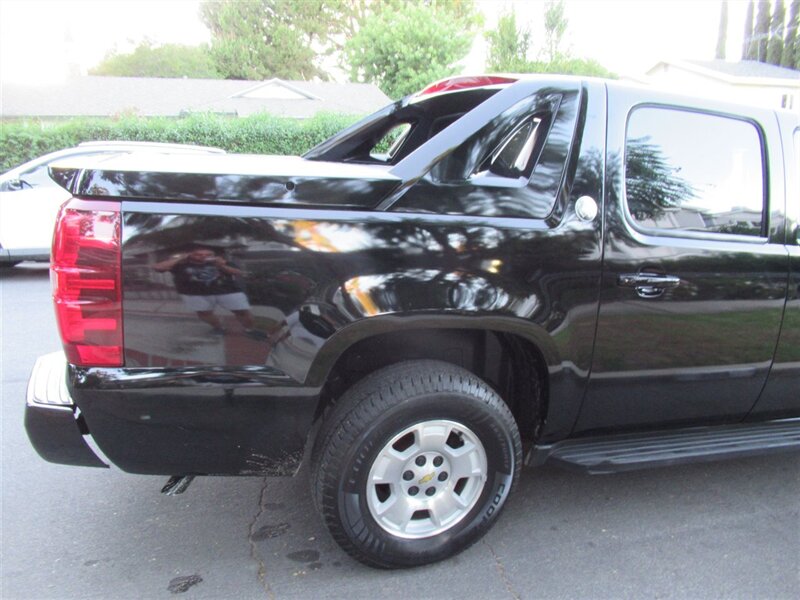 2013 Chevrolet Avalanche LS Black Diamond   - Photo 36 - Sherman Oaks, CA 91423