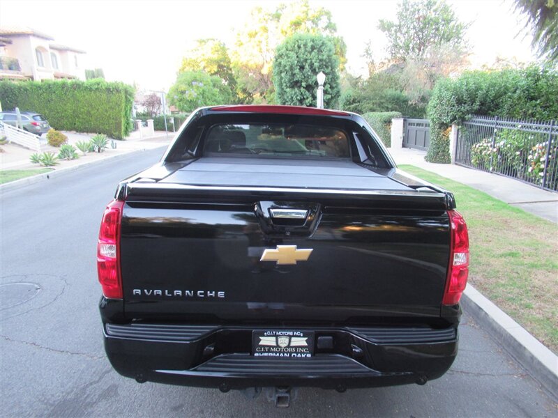 2013 Chevrolet Avalanche LS Black Diamond   - Photo 7 - Sherman Oaks, CA 91423
