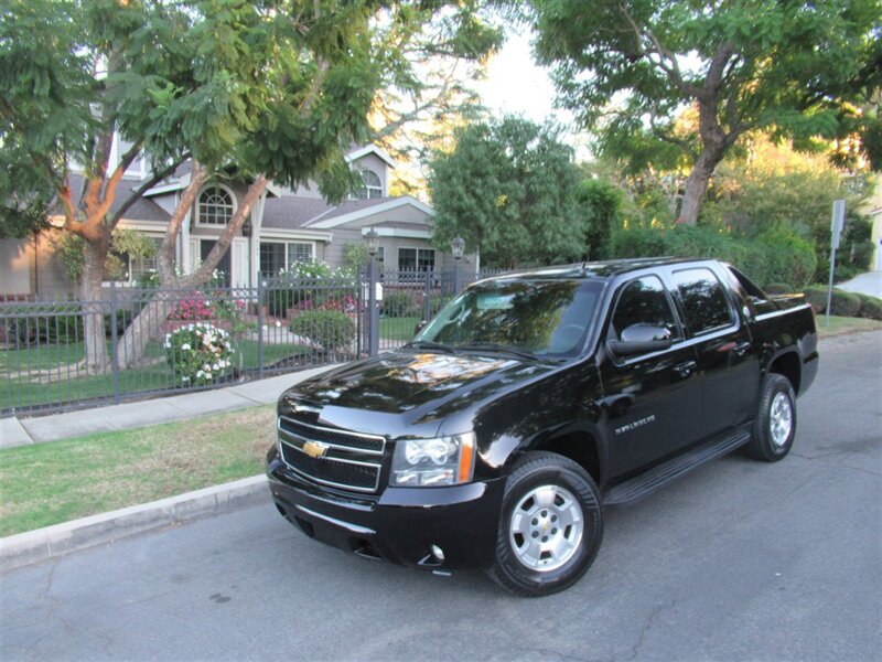 2013 Chevrolet Avalanche LS Black Diamond   - Photo 4 - Sherman Oaks, CA 91423