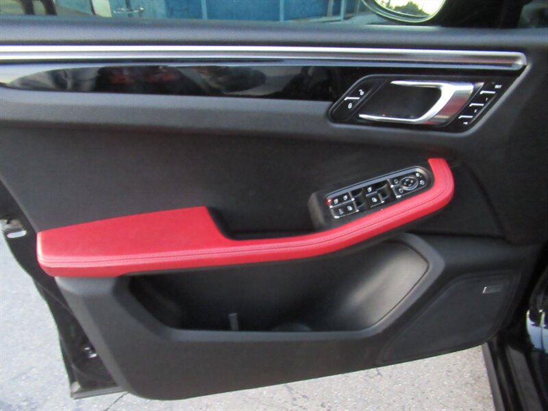 2018 Porsche Macan GTS   - Photo 11 - Sherman Oaks, CA 91423