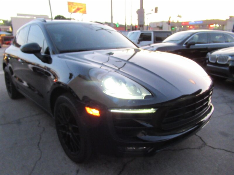 2018 Porsche Macan GTS   - Photo 34 - Sherman Oaks, CA 91423