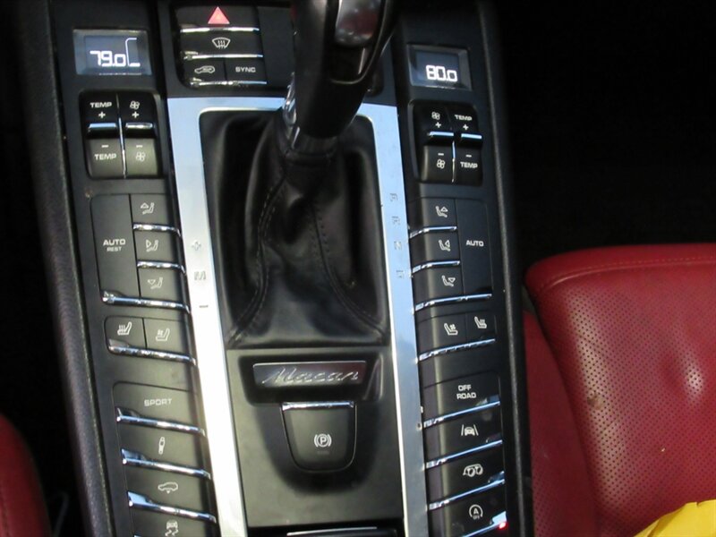 2018 Porsche Macan GTS   - Photo 25 - Sherman Oaks, CA 91423