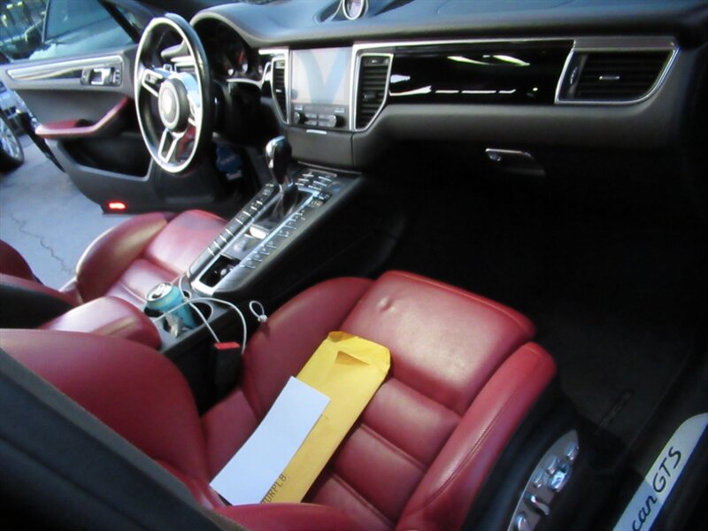 2018 Porsche Macan GTS   - Photo 22 - Sherman Oaks, CA 91423