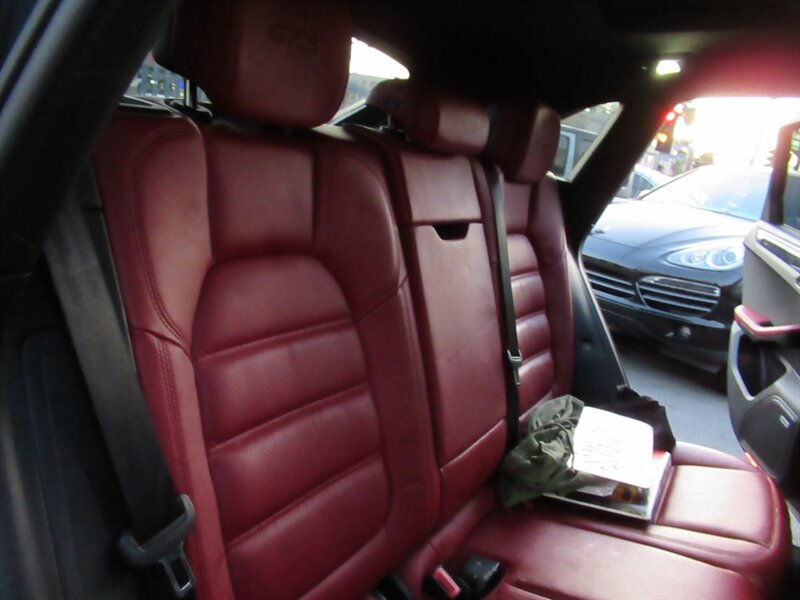 2018 Porsche Macan GTS   - Photo 19 - Sherman Oaks, CA 91423