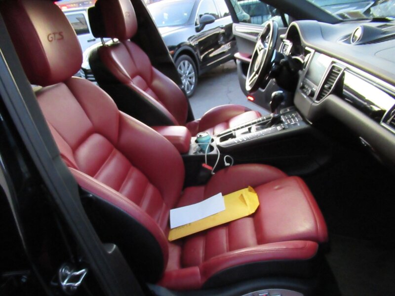 2018 Porsche Macan GTS   - Photo 21 - Sherman Oaks, CA 91423