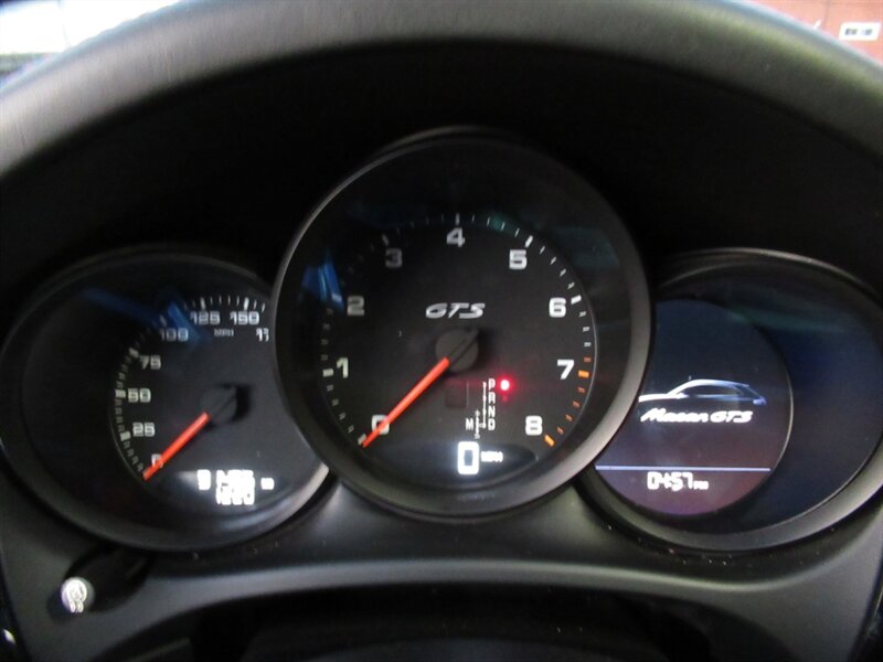 2018 Porsche Macan GTS   - Photo 23 - Sherman Oaks, CA 91423