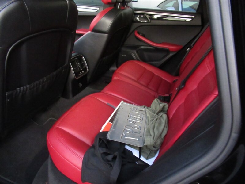 2018 Porsche Macan GTS   - Photo 17 - Sherman Oaks, CA 91423