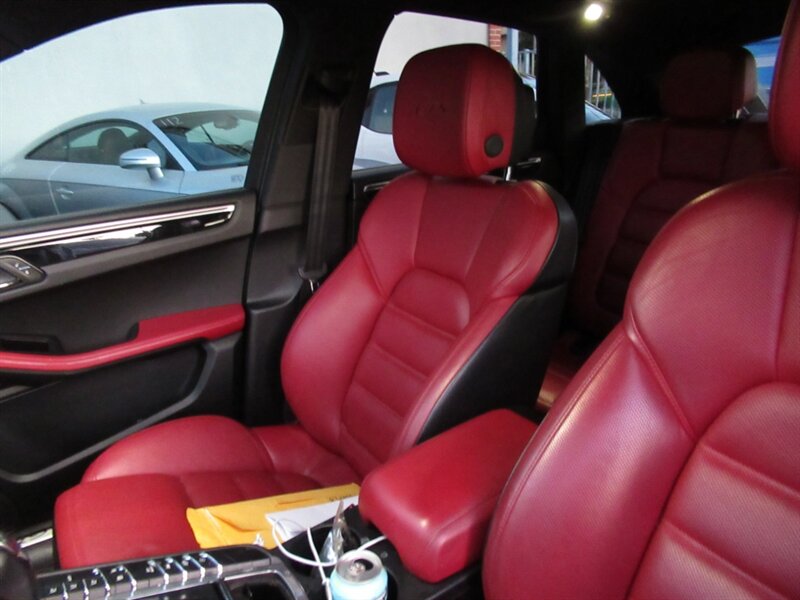 2018 Porsche Macan GTS   - Photo 14 - Sherman Oaks, CA 91423