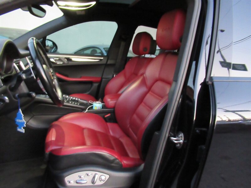 2018 Porsche Macan GTS   - Photo 12 - Sherman Oaks, CA 91423