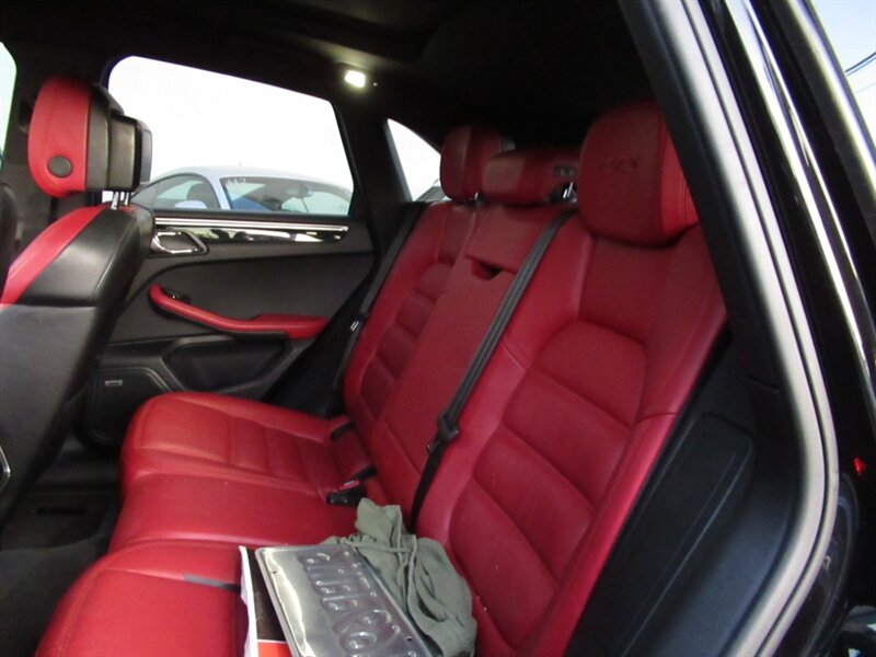 2018 Porsche Macan GTS   - Photo 16 - Sherman Oaks, CA 91423