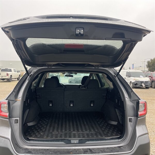 2022 Subaru Outback Premium   - Photo 11 - Sherman Oaks, CA 91423